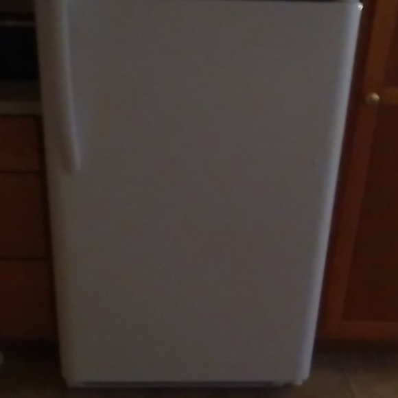 Frigidaire - Picture 3 of 3